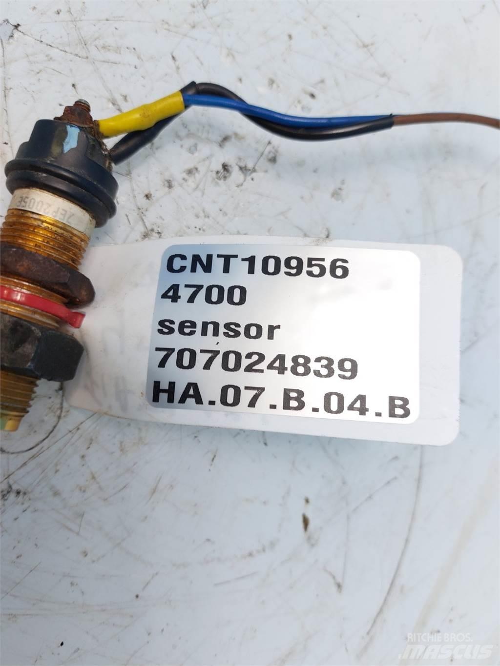 Hesston 4700 Electronice