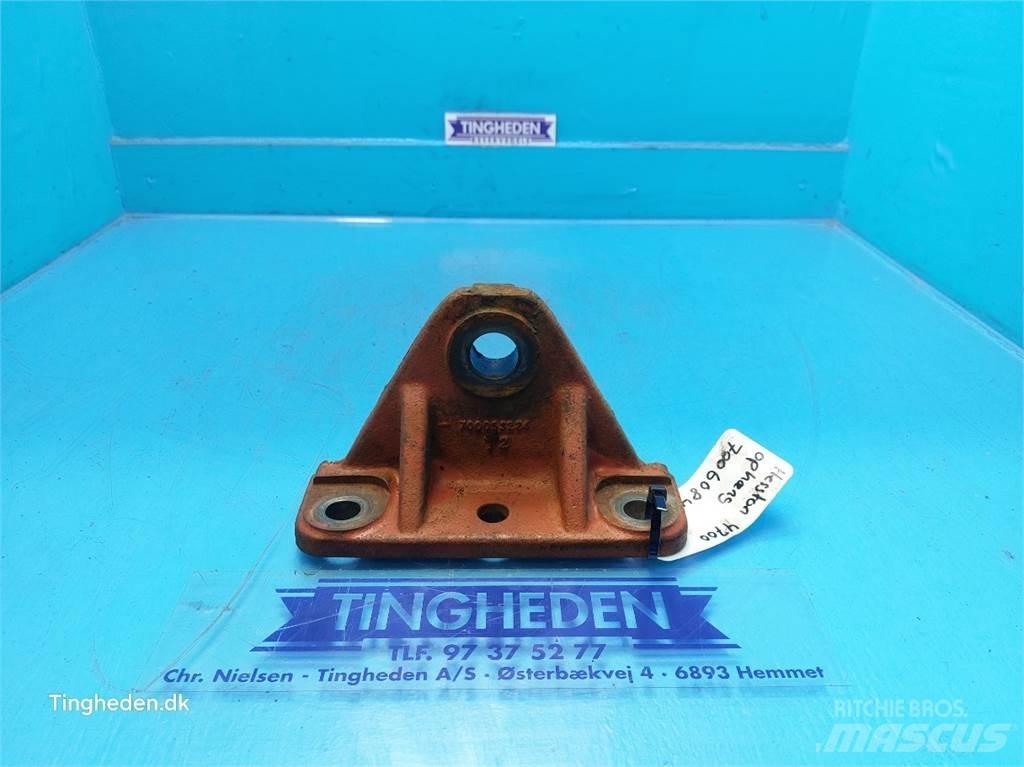 Hesston 4700 Alte echipamente pentru nutret