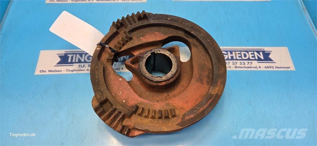 Hesston 4700 Alte echipamente pentru nutret