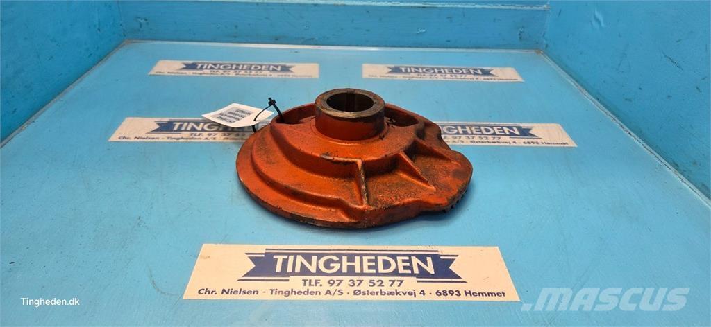 Hesston 4700 Alte echipamente pentru nutret