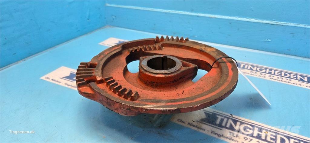 Hesston 4700 Alte echipamente pentru nutret