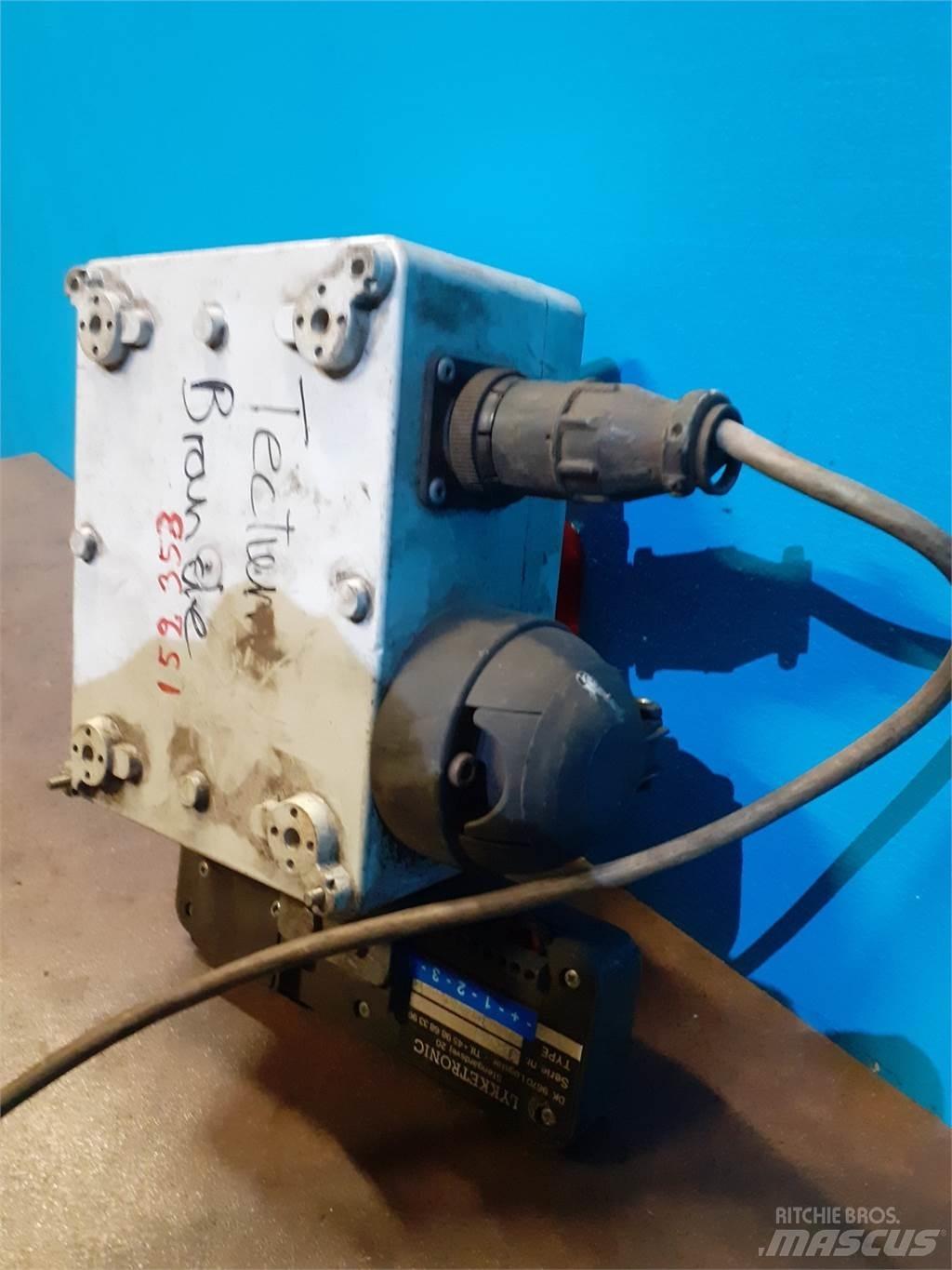 Hesston 4800 Electronice