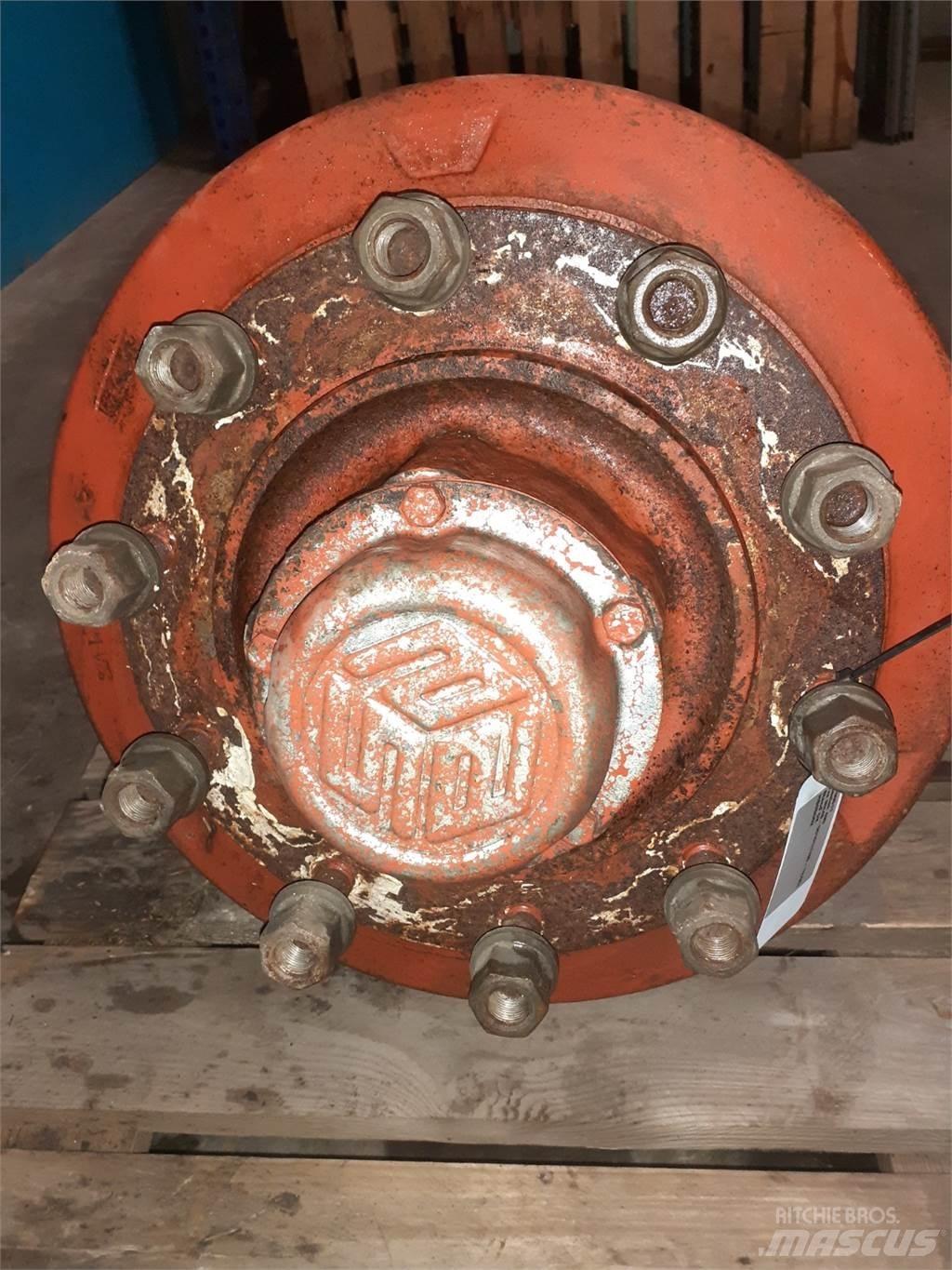 Hesston 4900 Axe
