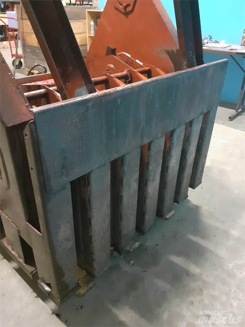 Hesston 4900 Alte echipamente pentru nutret