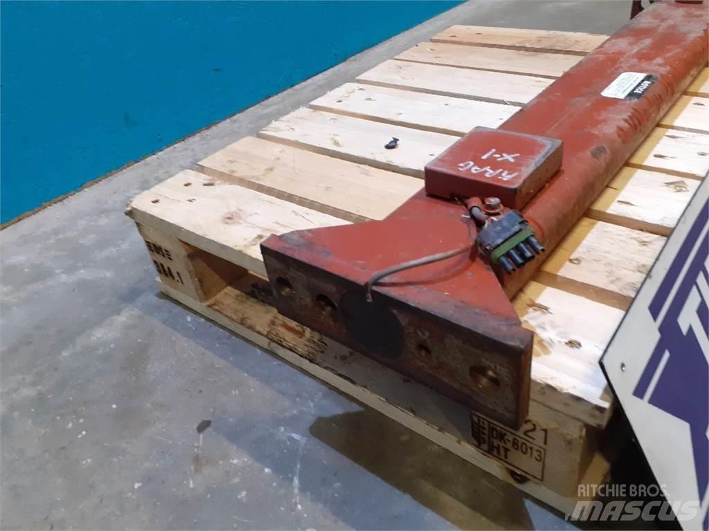 Hesston 4900 Alte echipamente pentru nutret