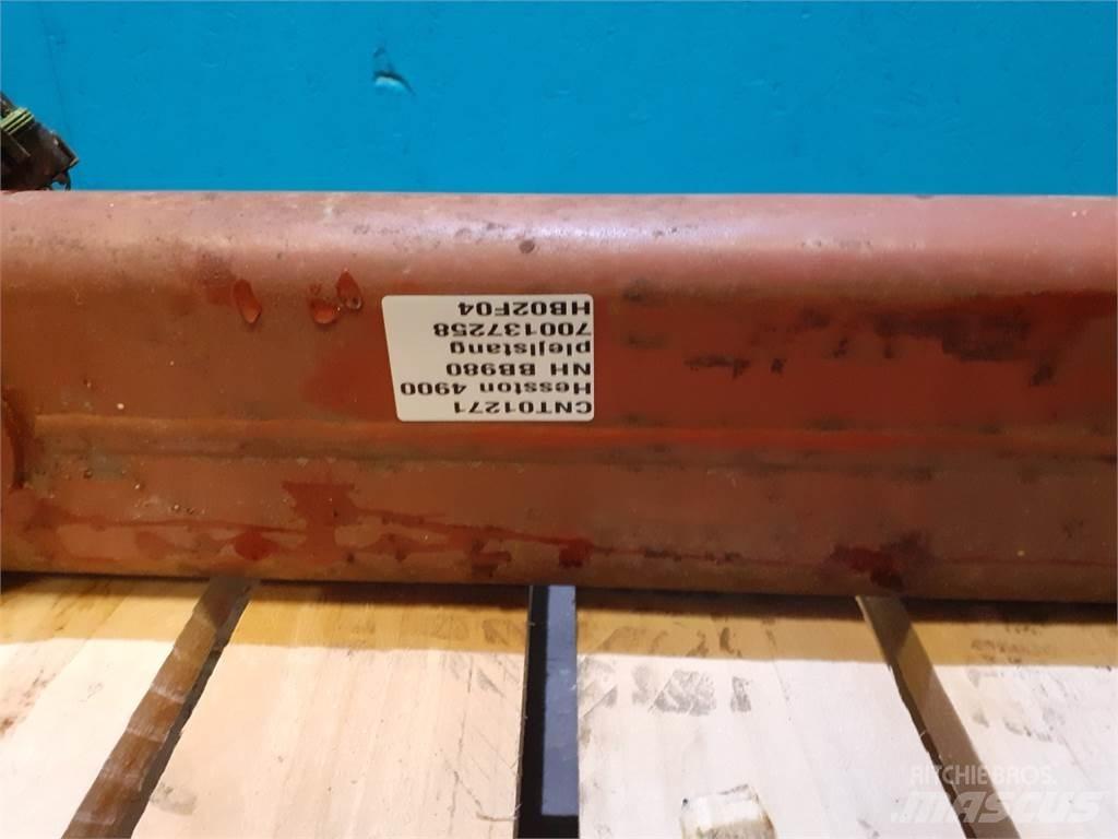 Hesston 4900 Alte echipamente pentru nutret