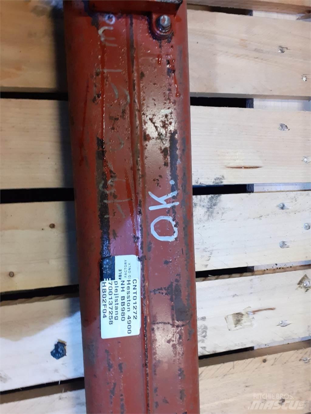 Hesston 4900 Alte echipamente pentru nutret