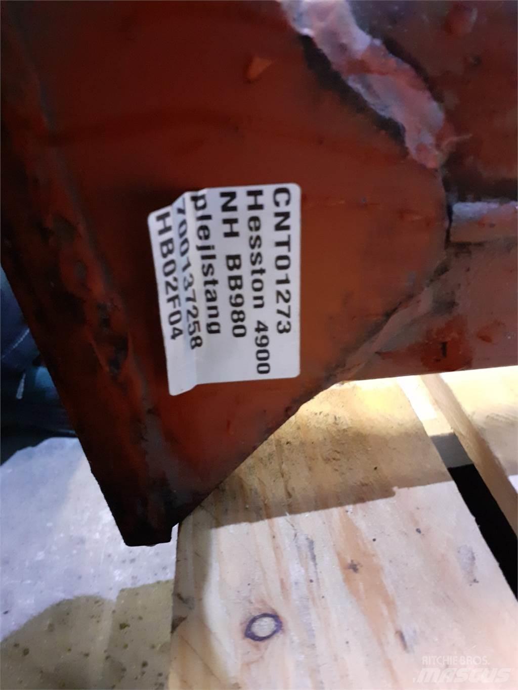 Hesston 4900 Alte echipamente pentru nutret