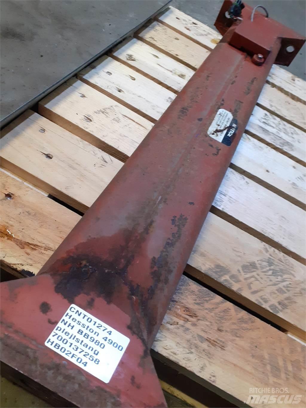 Hesston 4900 Alte echipamente pentru nutret