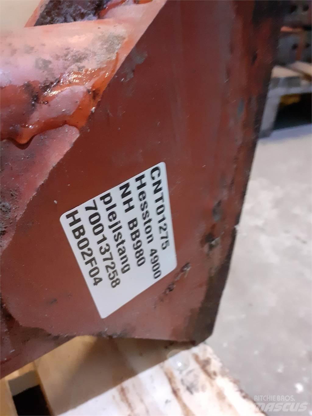 Hesston 4900 Alte echipamente pentru nutret