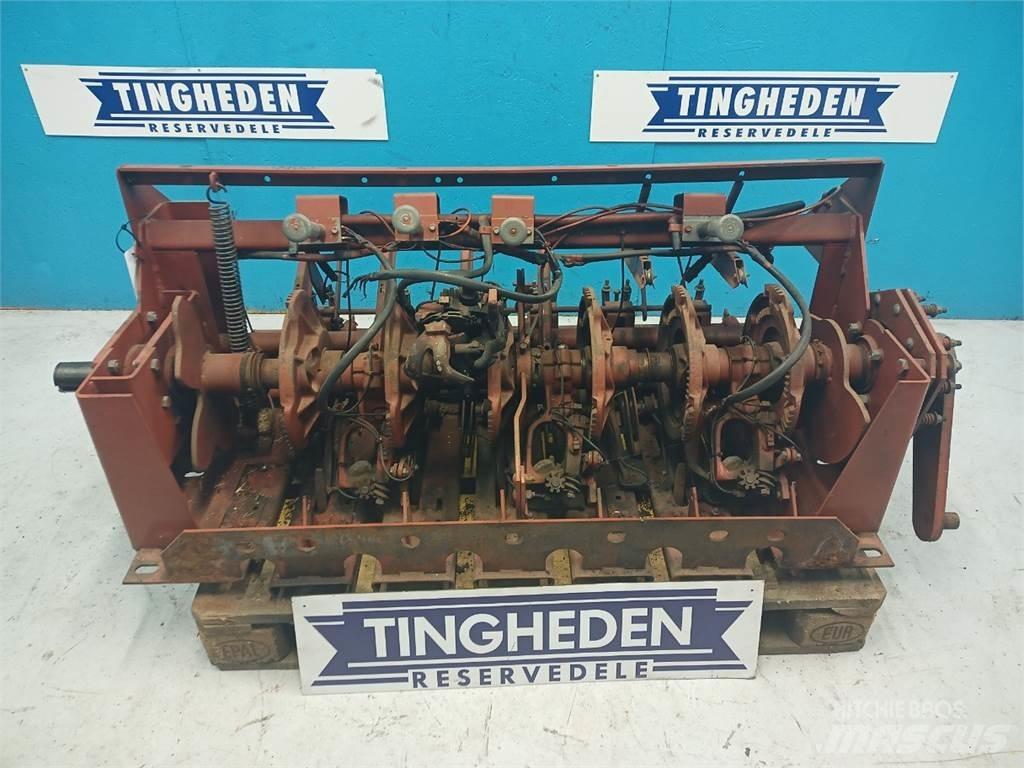 Hesston 4900 Alte echipamente pentru nutret