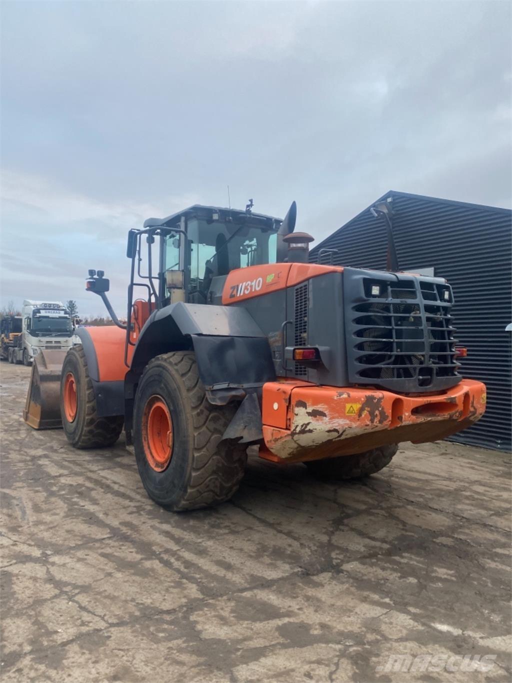 Hitachi ZW310 Incarcator pe pneuri