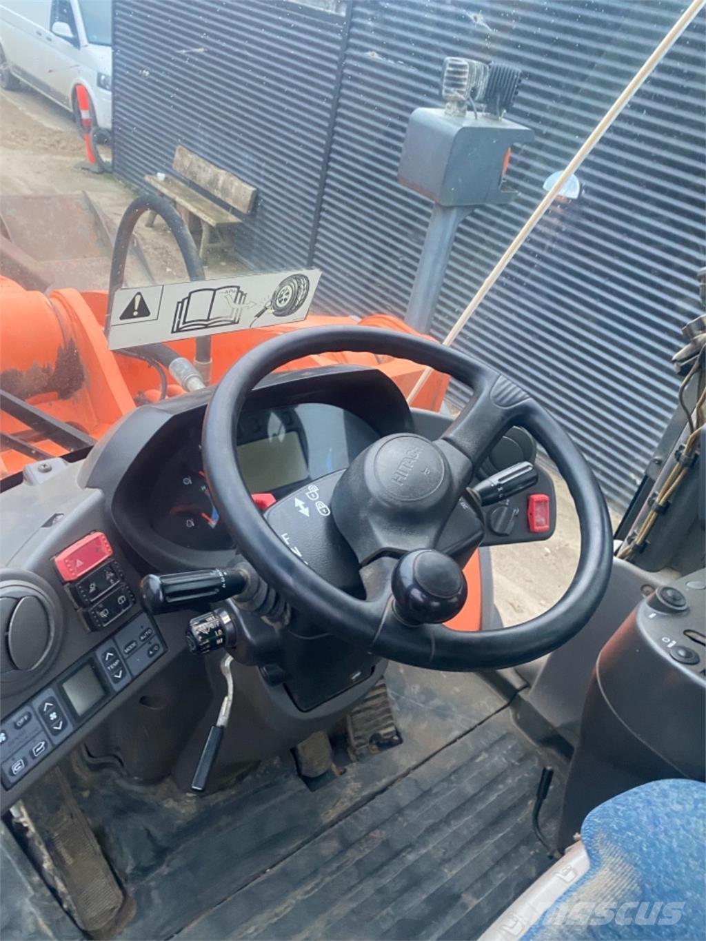 Hitachi ZW310 Incarcator pe pneuri