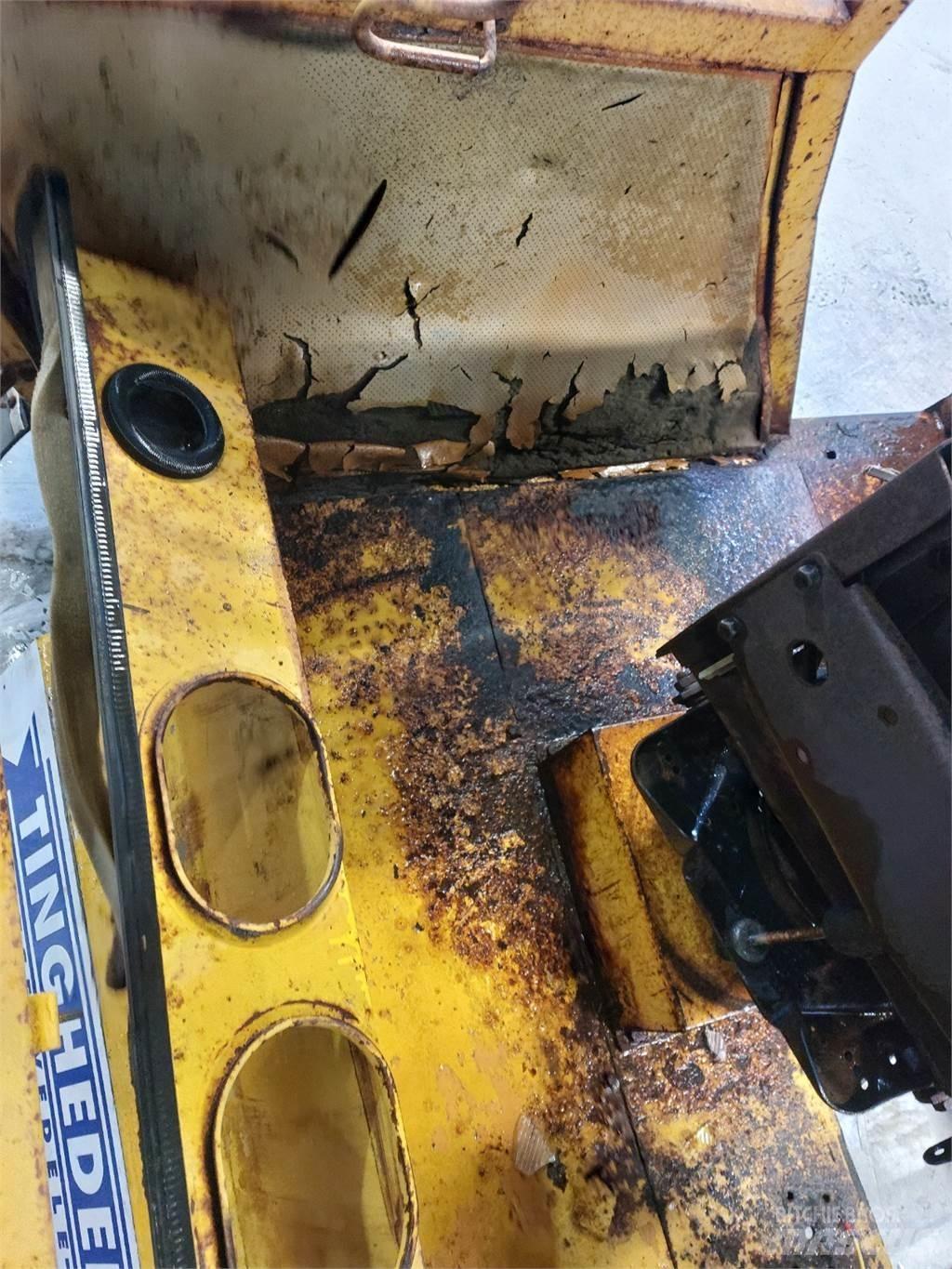 Hydrema 807 Cabine si interior