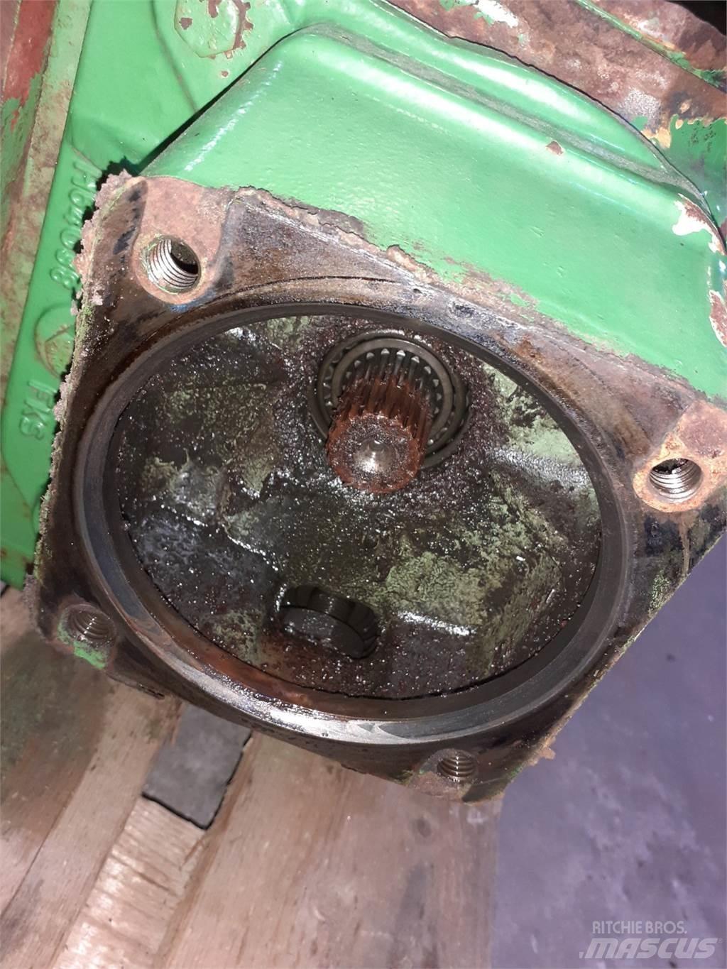 John Deere 1075 Transmisie