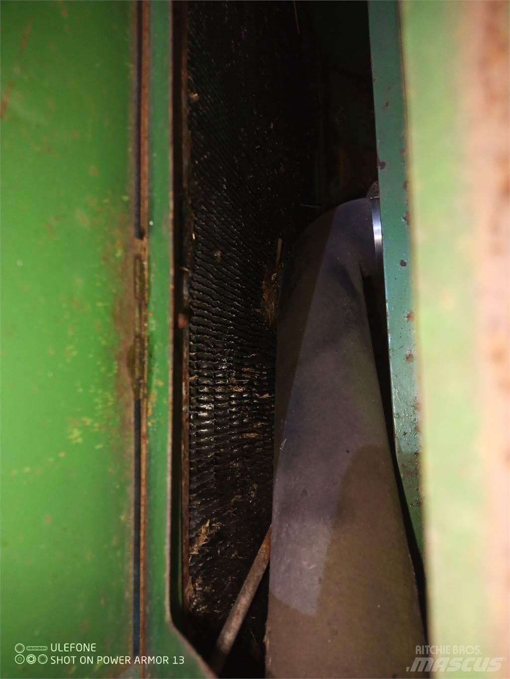 John Deere 1075 Cabine si interior