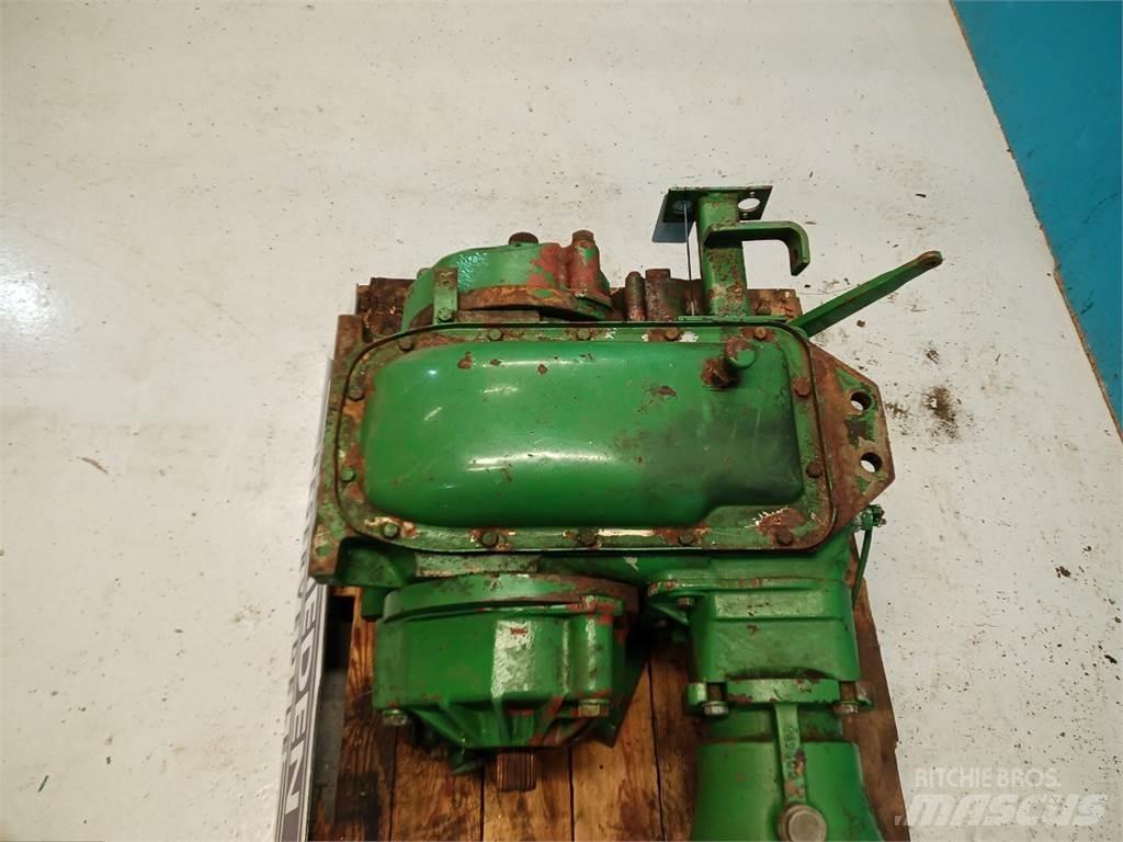 John Deere 1075 Transmisie