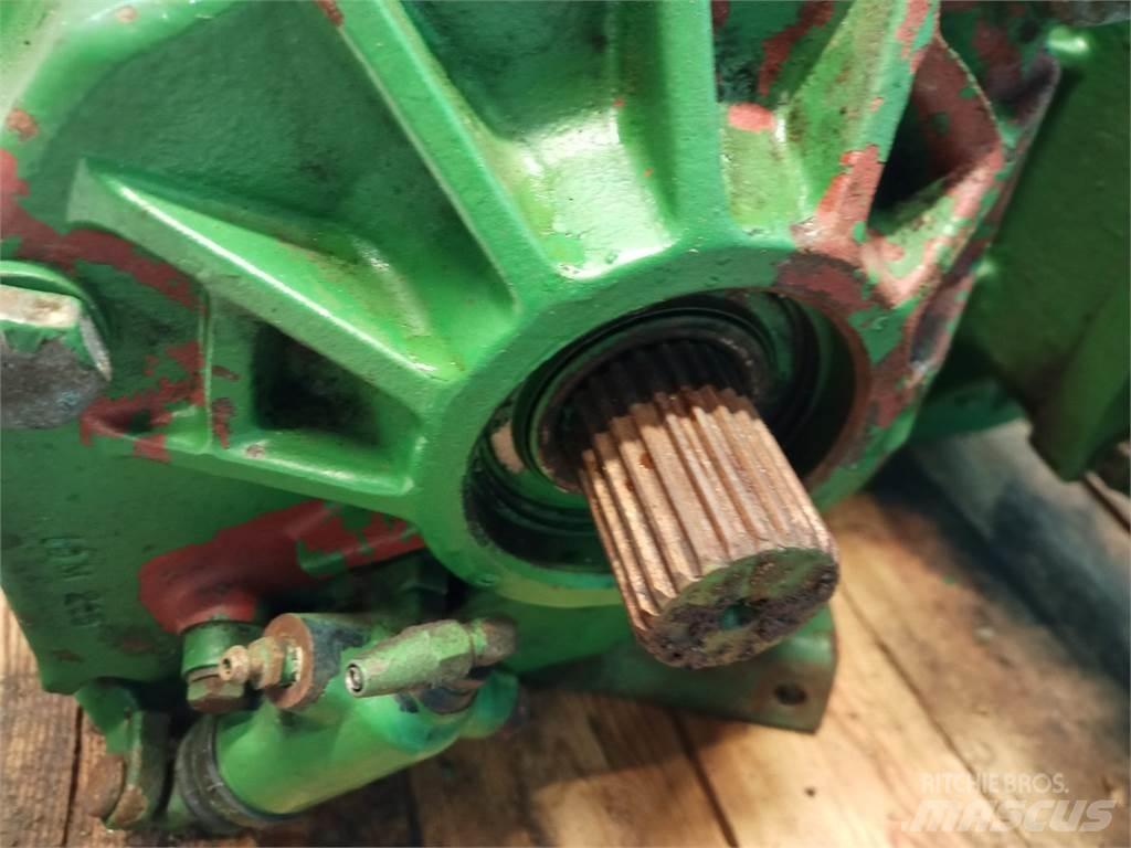 John Deere 1075 Transmisie