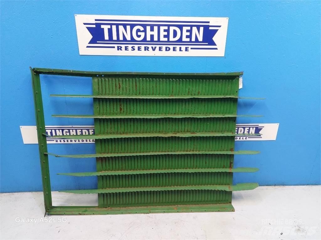John Deere 1075 Dispersare nisip si sare