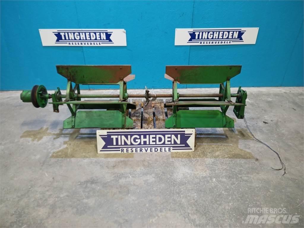 John Deere 1085 Dispersare nisip si sare