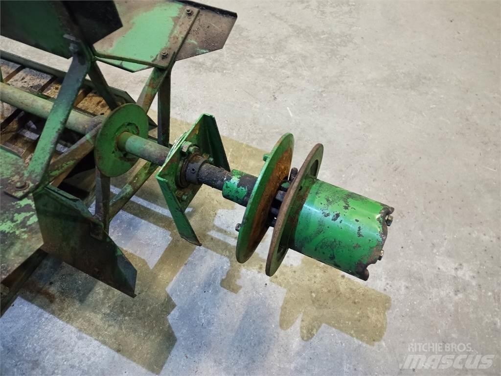 John Deere 1085 Dispersare nisip si sare