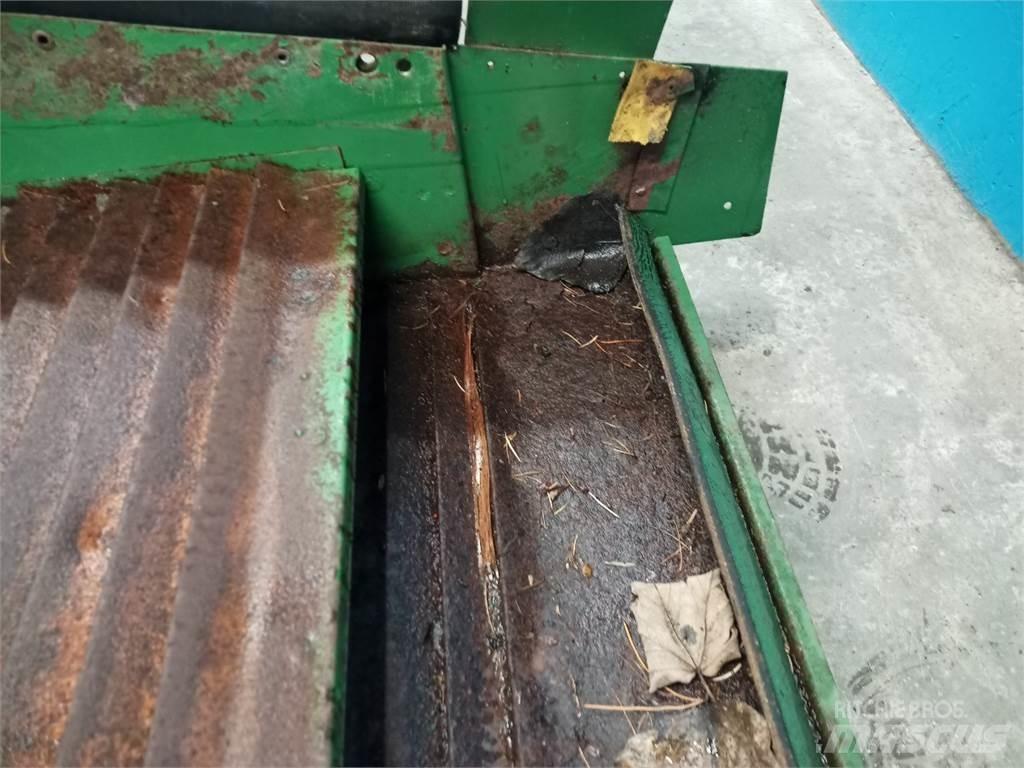 John Deere 1085 Dispersare nisip si sare