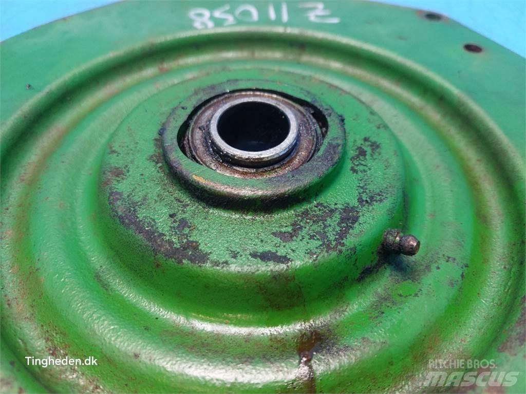 John Deere 1085 Dispersare nisip si sare