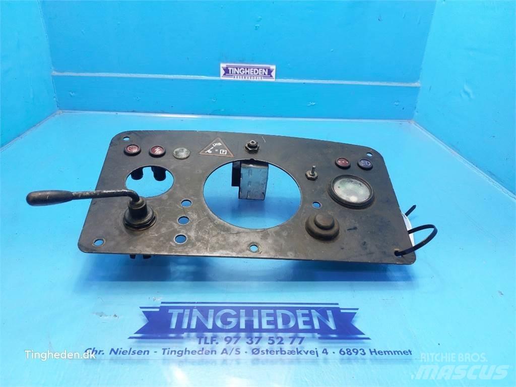 John Deere 2030 Cabine si interior