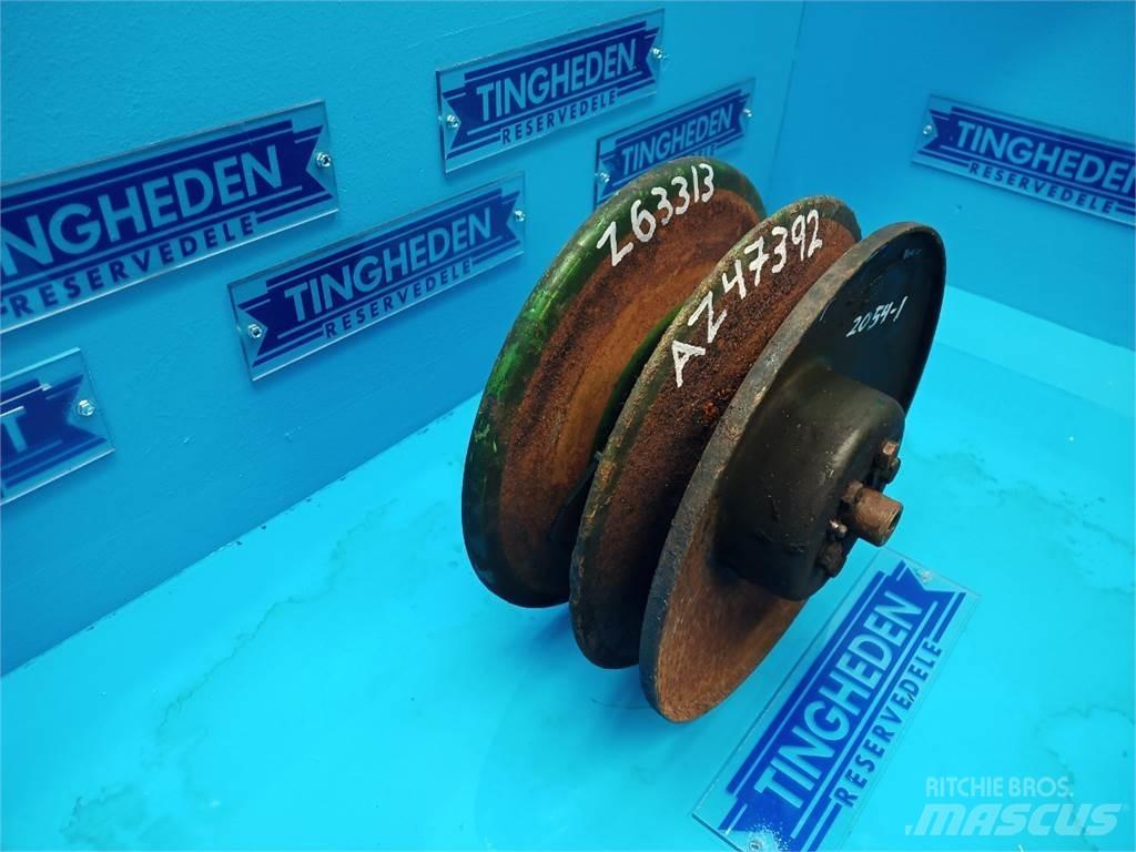 John Deere 2054 Dispersare nisip si sare