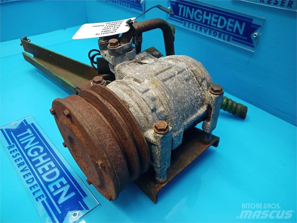 John Deere 2054 Cabine si interior