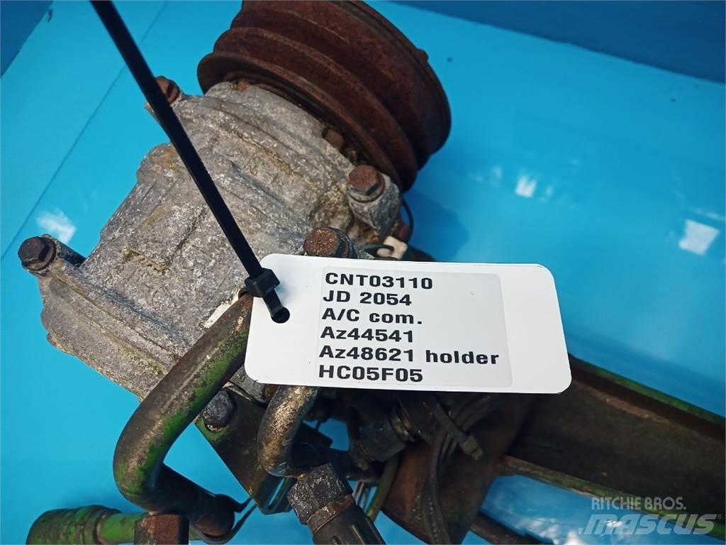 John Deere 2054 Cabine si interior