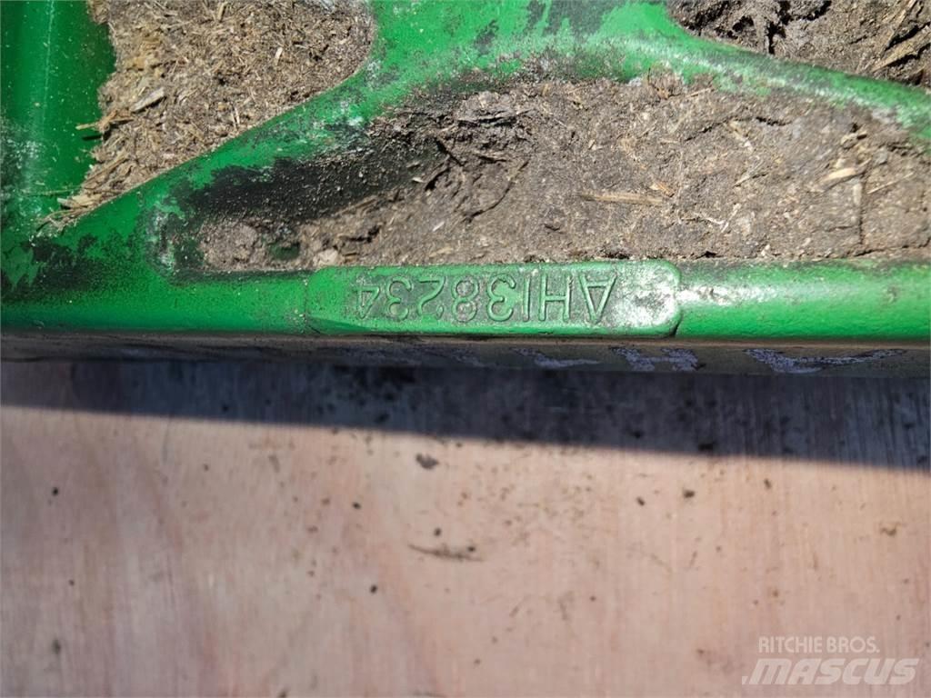 John Deere 2054 Dispersare nisip si sare