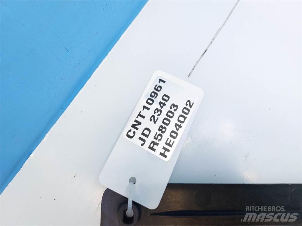 John Deere 2340 Cabine si interior