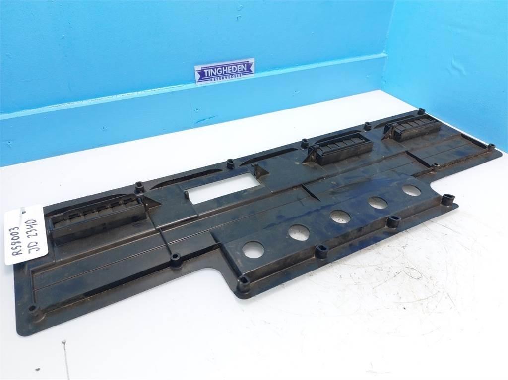 John Deere 2340 Cabine si interior