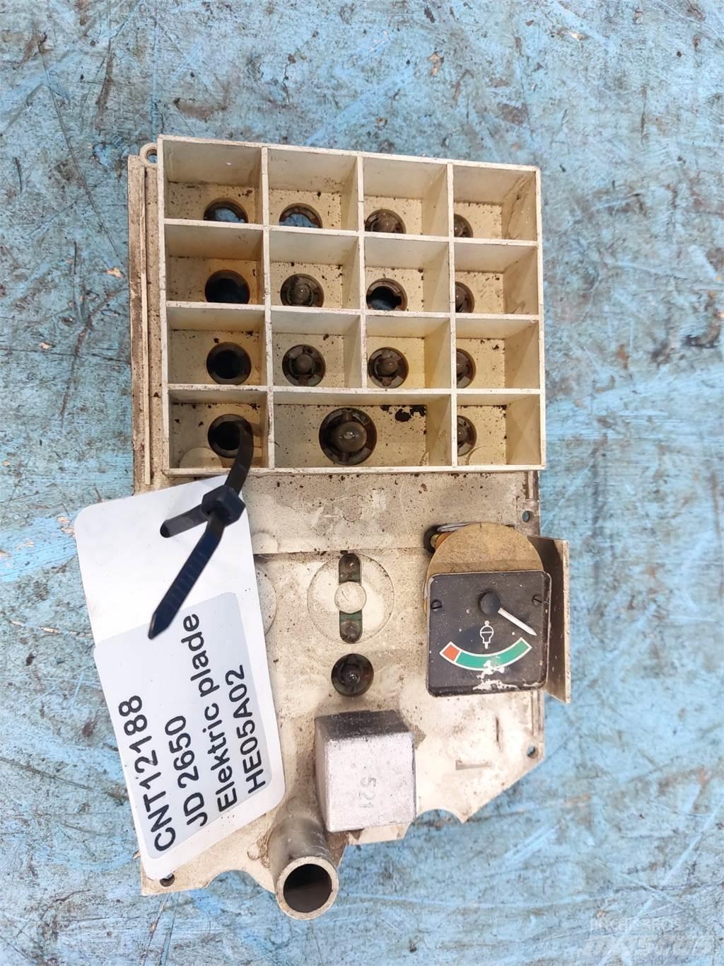 John Deere 2650 Cabine si interior