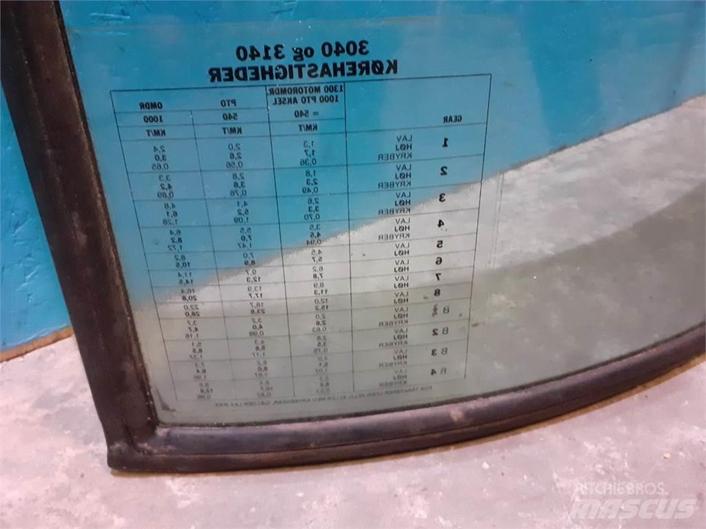 John Deere 3040 Cabine si interior