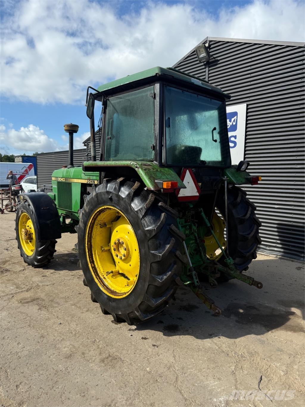 John Deere 3040 Tractoare