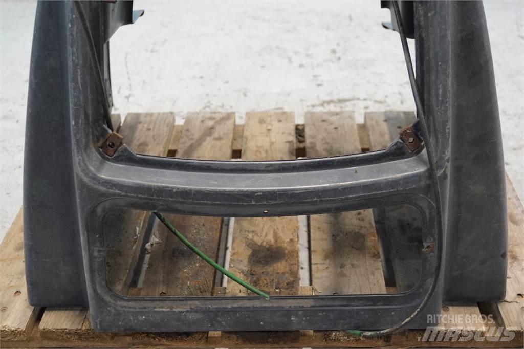 John Deere 3140 Cabine si interior