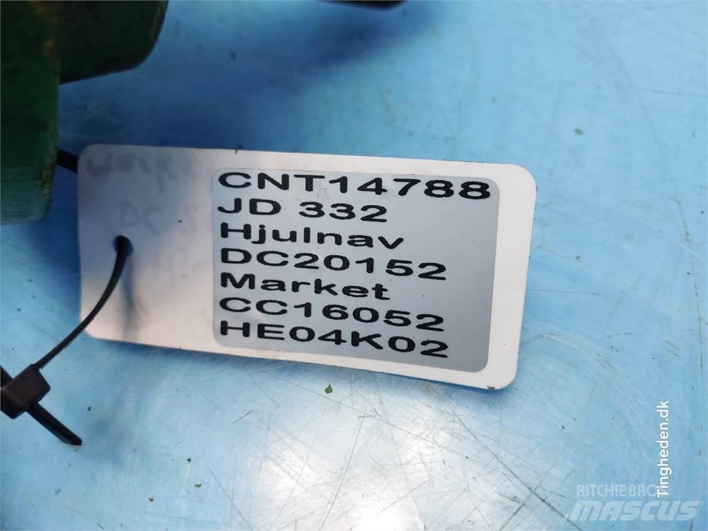 John Deere 332 Axe