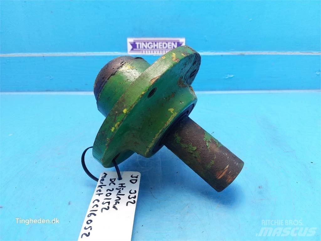 John Deere 332 Axe
