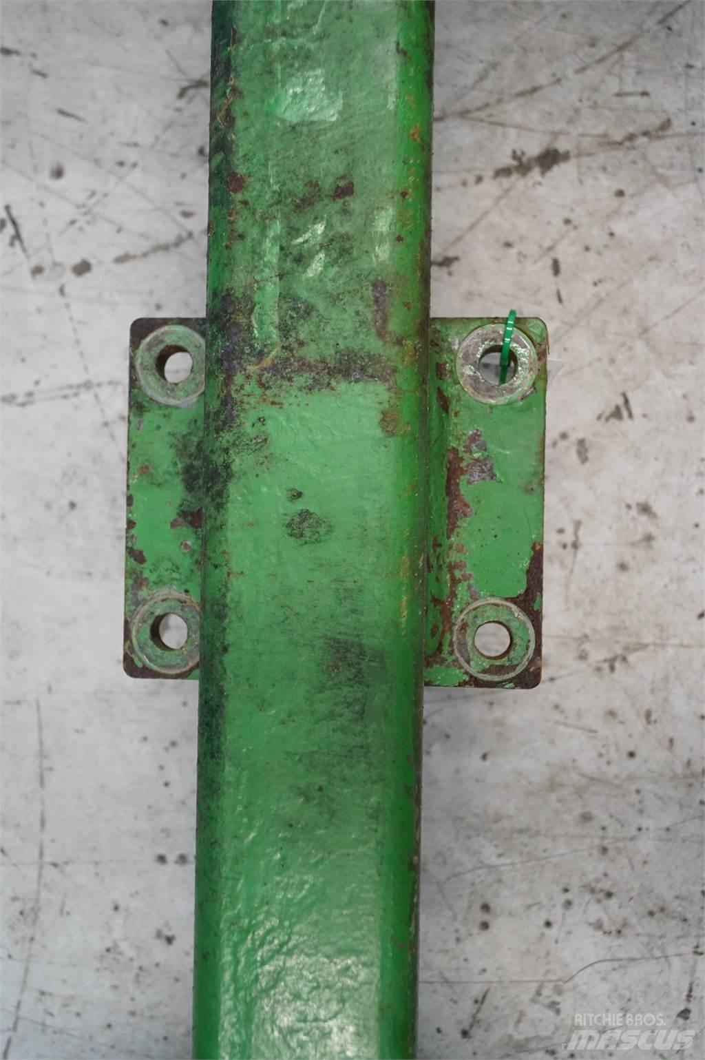 John Deere 592 Axe