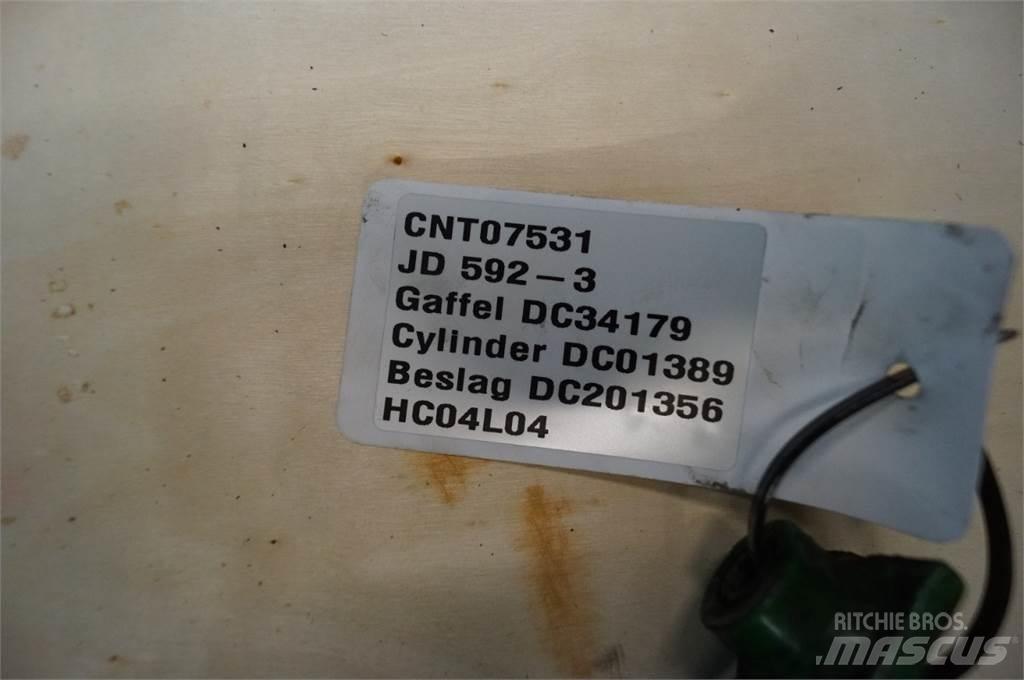 John Deere 592 Alte echipamente pentru nutret