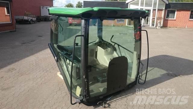 John Deere 6210R Cabine si interior