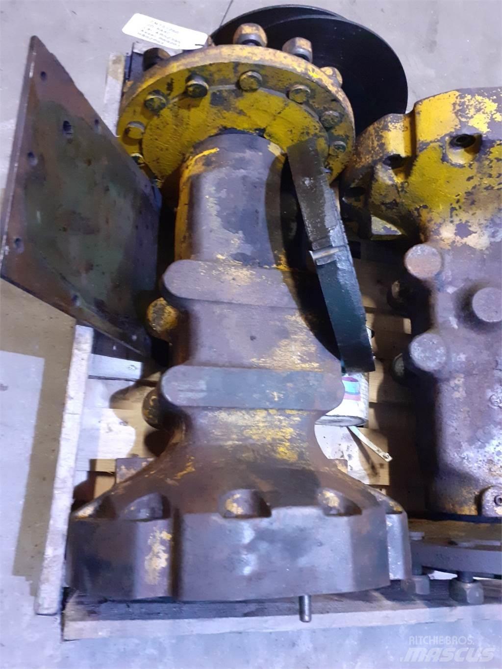 John Deere 644C Axe