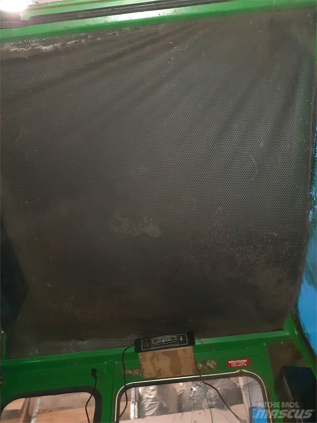 John Deere 955 Cabine si interior