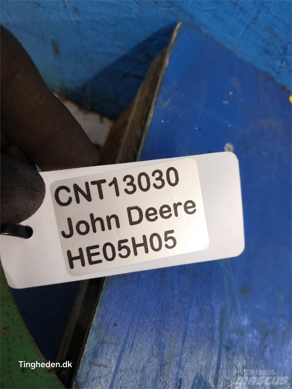 John Deere S670 Dispersare nisip si sare