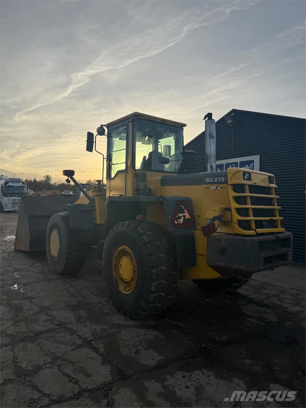 Komatsu WA270-3 Incarcator pe pneuri