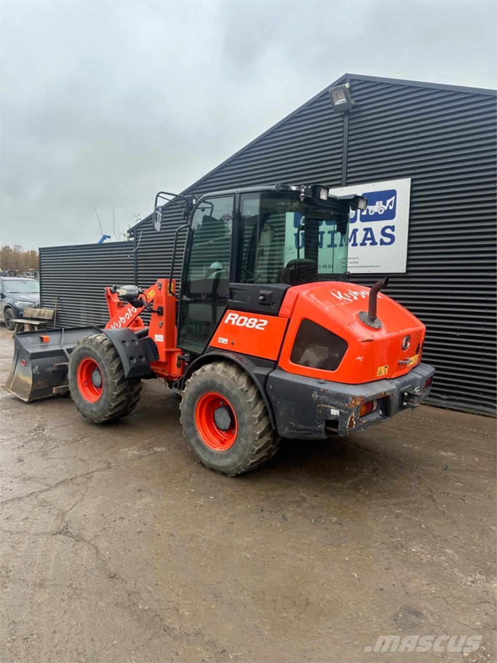 Kubota R082 Incarcator pe pneuri