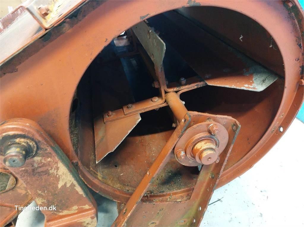 Laverda 627 Dispersare nisip si sare