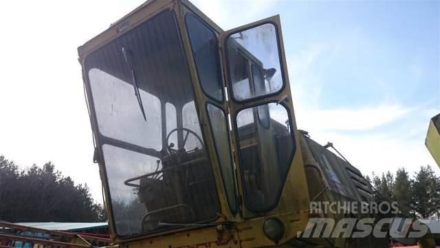 New Holland 1520 Cabine si interior